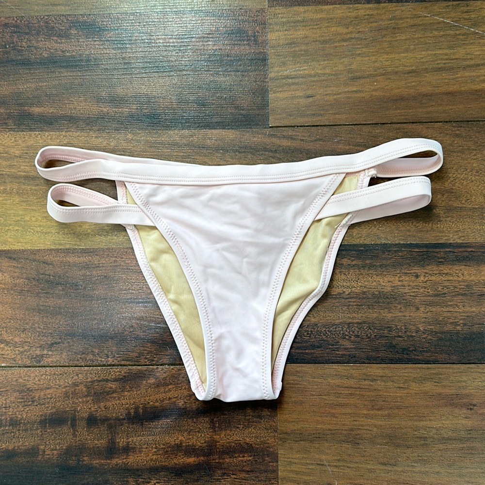Cheeky bikini bottoms